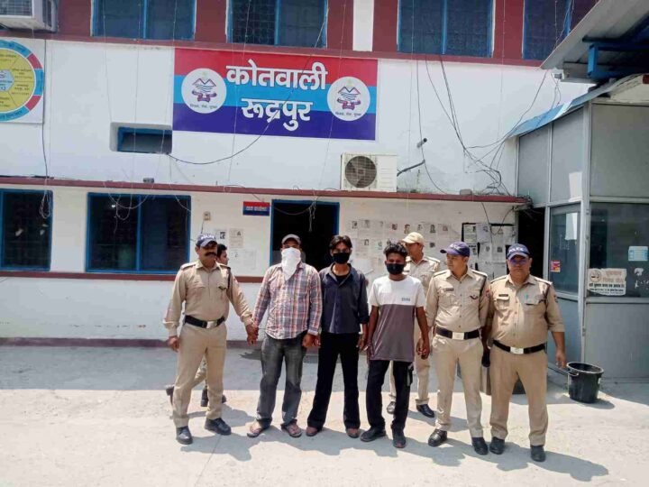 चाऊमीन के विवाद में चली गोली, तीन आरोपी गिरफ्तार; तमंचा और चाकू बरामद