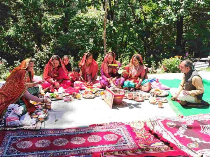 नैनीताल में श्रद्धा और आस्था के साथ मनाया गया वट सावित्री व्रत, सुहागिन महिलाओं ने की पति की दीर्घायु की कामना