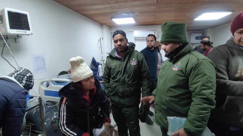 केदारनाथ हैलीपैड के पास बीमार हुई महिला तीर्थयात्री की उत्तराखण्ड पुलिस ने बचाई जान