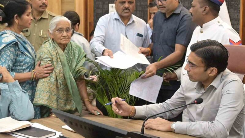 जन दर्शन बना जनसमस्याओं के समाधान का भरोसेमंद मंच, 300 से अधिक फरियादियों की समस्याएं सुनी गईं