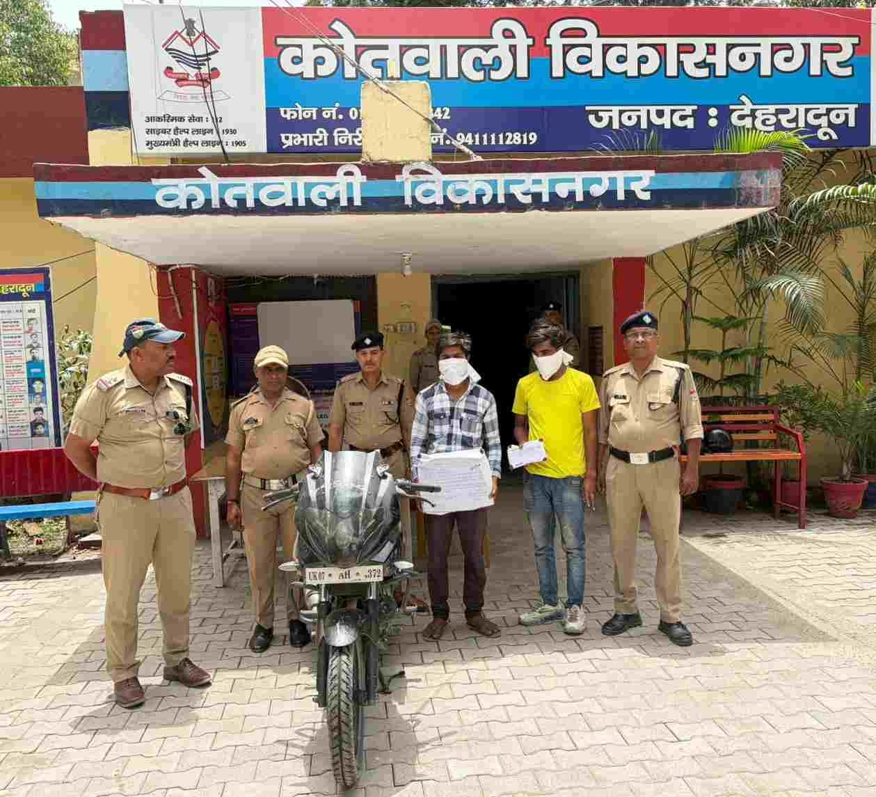 ई-रिक्शा सवार महिला से स्नेचिंग का 6 घंटे में खुलासा, दो आरोपी गिरफ्तार