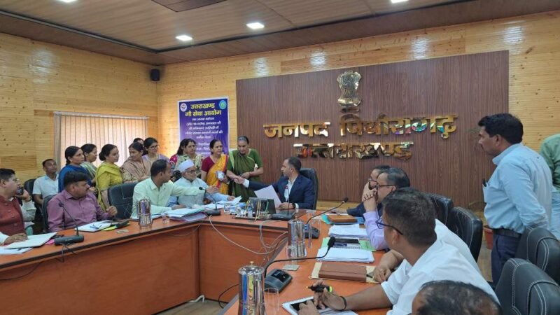 डीएम आशीष कुमार भटगांई ने जनसुनवाई&nbsp; में अधिकारियों को दिए समयबद्ध समाधान के सख्त निर्देश