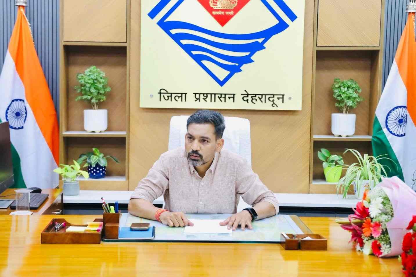 डॉ. आशीष चौहान ने संभाली देहरादून के जिलाधिकारी की कमान,जनसेवा, सुशासन और तकनीक आधारित प्रशासन को बताया प्राथमिकता