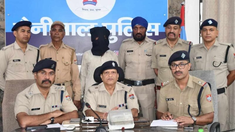 कार्यालय का ताला तोड़ लाखों की चोरी करने वाला शातिर चोर 24 घंटे में गिरफ्तार