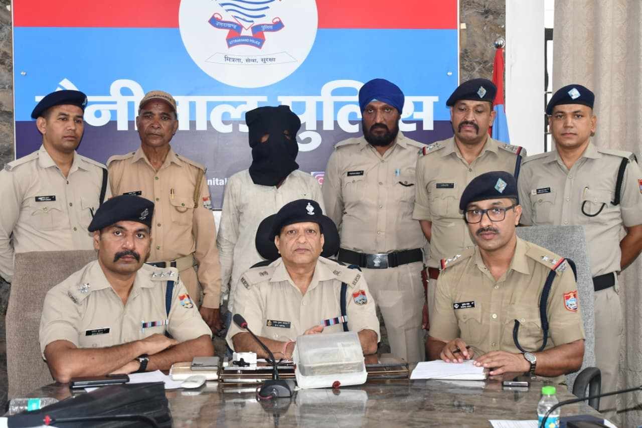 कार्यालय का ताला तोड़ लाखों की चोरी करने वाला शातिर चोर 24 घंटे में गिरफ्तार