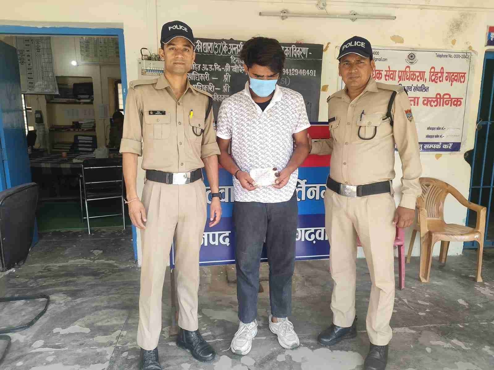 टिहरी पुलिस का नशा तस्करों पर बड़ा प्रहार, 2.5 लाख की स्मैक के साथ शातिर तस्कर गिरफ्तार
