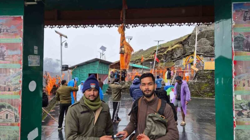 तुंगनाथ धाम में खोया आईफोन लौटाकर उत्तराखंड पुलिस ने पेश की ईमानदारी की मिसाल