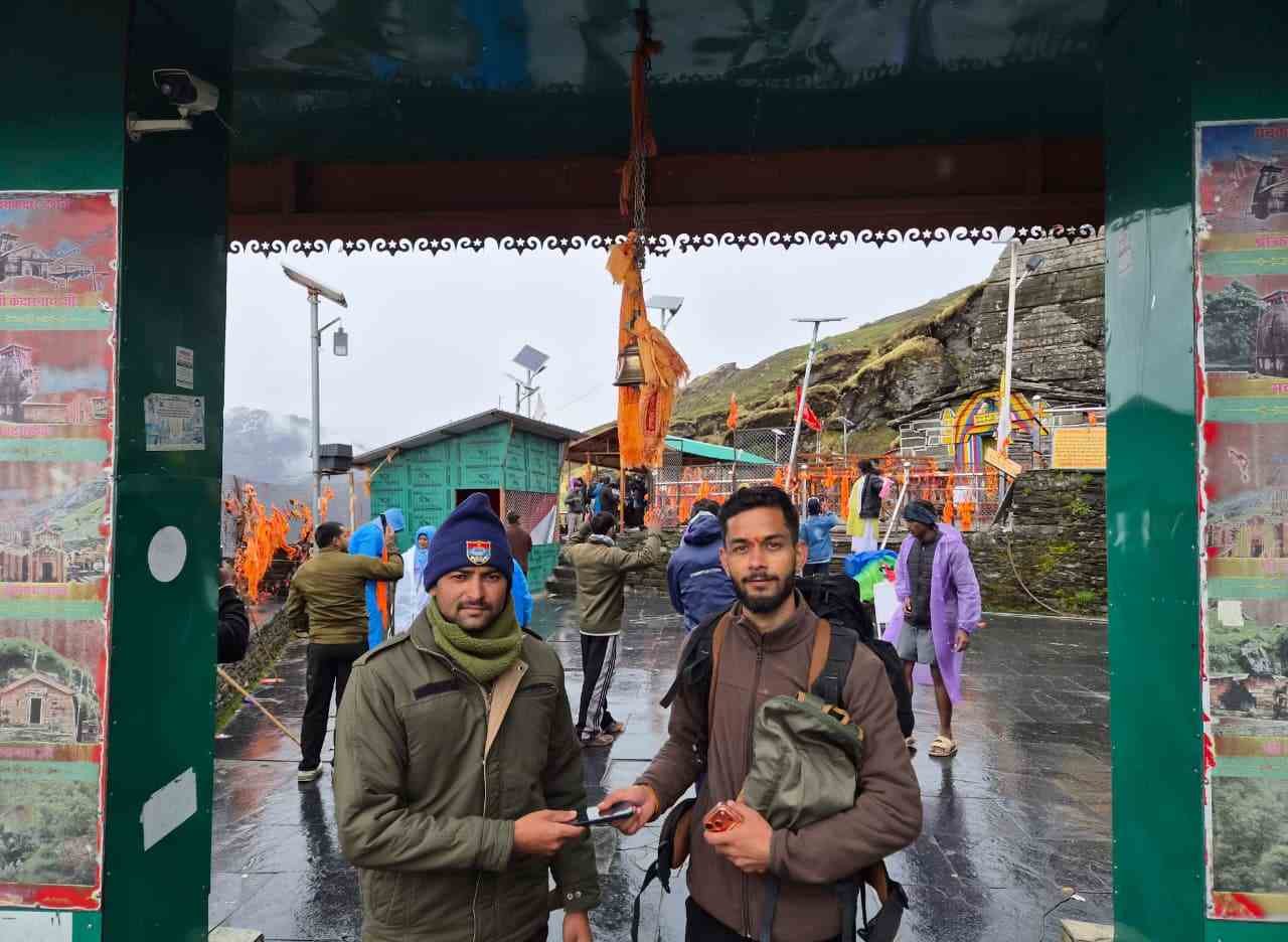 तुंगनाथ धाम में खोया आईफोन लौटाकर उत्तराखंड पुलिस ने पेश की ईमानदारी की मिसाल