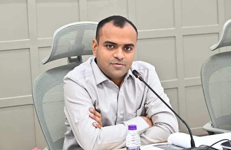 जिलाधिकारी मयूर दीक्षित ने किए प्रशासनिक फेरबदल