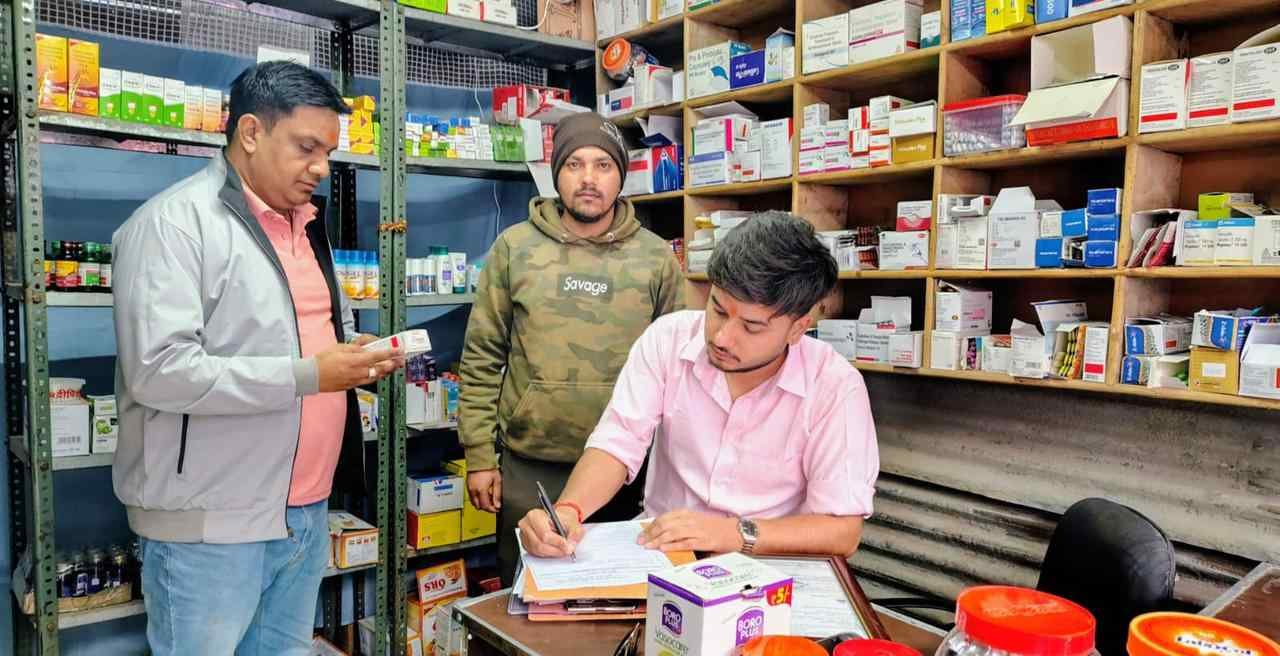 चारधाम यात्रा के बीच चमोली में मेडिकल स्टोर्स पर सख्त निगरानी, नारकोटिक दवाओं की बिक्री की हुई गहन जांच