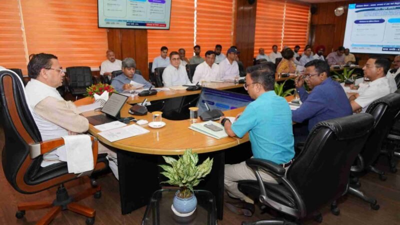 ₹6,940 करोड़ की 12 प्रमुख परियोजनाओं की मुख्यमंत्री धामी ने की समीक्षा, कार्यों में तेजी लाने के निर्देश