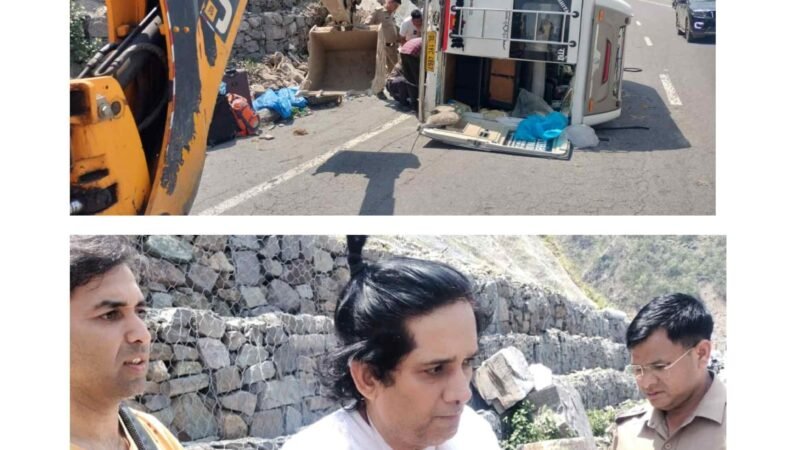 तीनधारा में टेंपो ट्रैवलर पलटी, पुलिस ने त्वरित राहत-बचाव कर घायलों को पहुंचाया अस्पताल