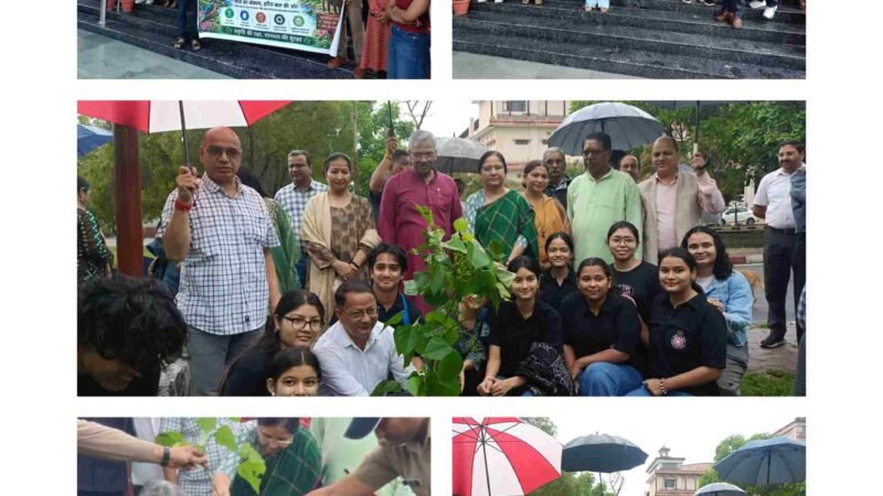 विश्व पर्यावरण दिवस पर दून विश्वविद्यालय में वृक्षारोपण, सांसद त्रिवेंद्र रावत ने दिया पर्यावरण संरक्षण का संदेश