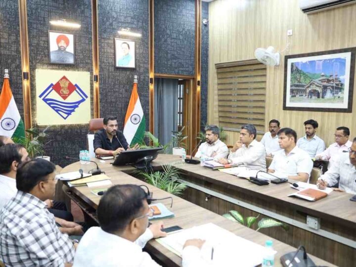 हर विभाग देगा अभिनव परियोजना, जिला योजना के कार्यों का होगा भौतिक सत्यापन: डीएम डॉ. आशीष चौहान