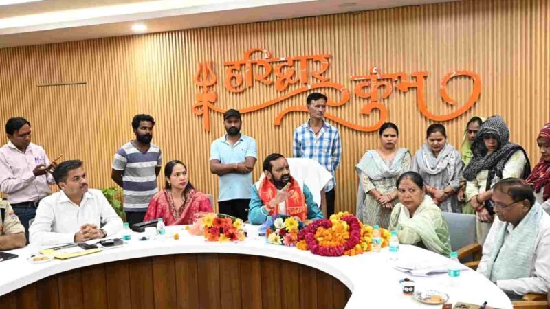 सफाई कर्मचारियों का उत्पीड़न बर्दाश्त नहीं, 10 वर्ष से कार्यरत कर्मियों को नियमित करने के निर्देश: भगवत प्रसाद मकवाना