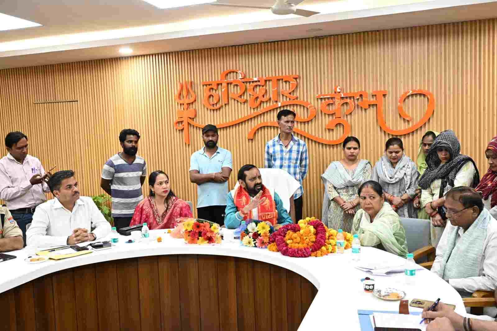 सफाई कर्मचारियों का उत्पीड़न बर्दाश्त नहीं, 10 वर्ष से कार्यरत कर्मियों को नियमित करने के निर्देश: भगवत प्रसाद मकवाना