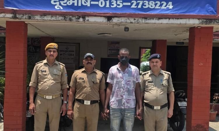 दून पुलिस ने कोबरा गैंग के सरगना को दिल्ली से दबोचा, कॉलेज छात्रों और पार्टी सर्किट में होती थी कोकीन सप्लाई