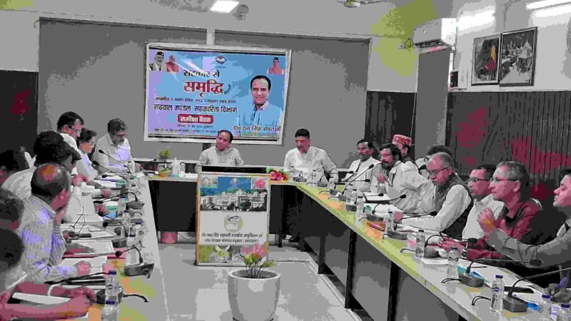 सहकारी योजनाओं में लापरवाही बर्दाश्त नहीं, 15 जून तक लंबित कार्य पूरे करें: डॉ. धन सिंह रावत