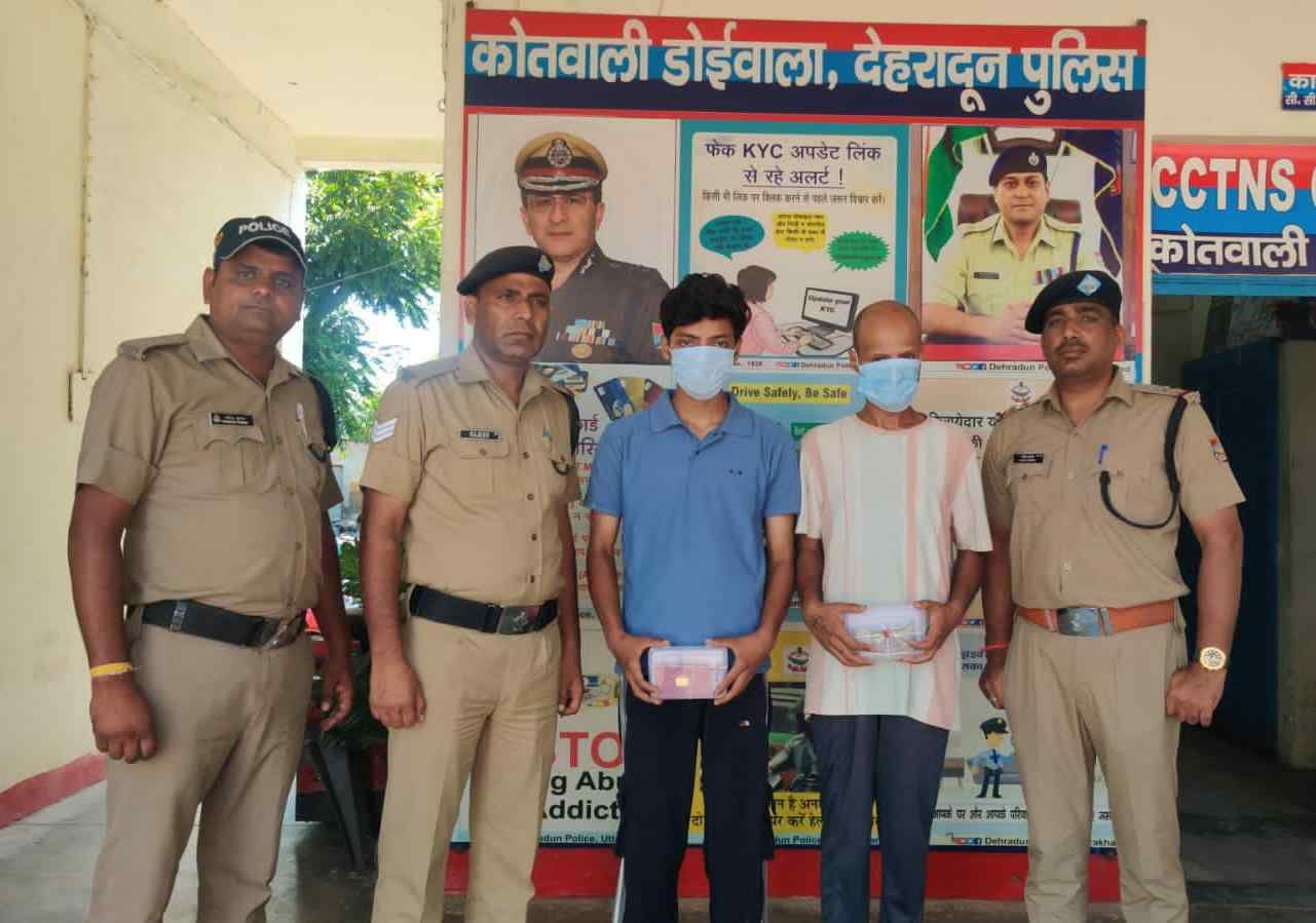 डोईवाला पुलिस ने 12 घंटे में चोरी का किया खुलासा, चोरी की ज्वैलरी व नकदी की बरामद