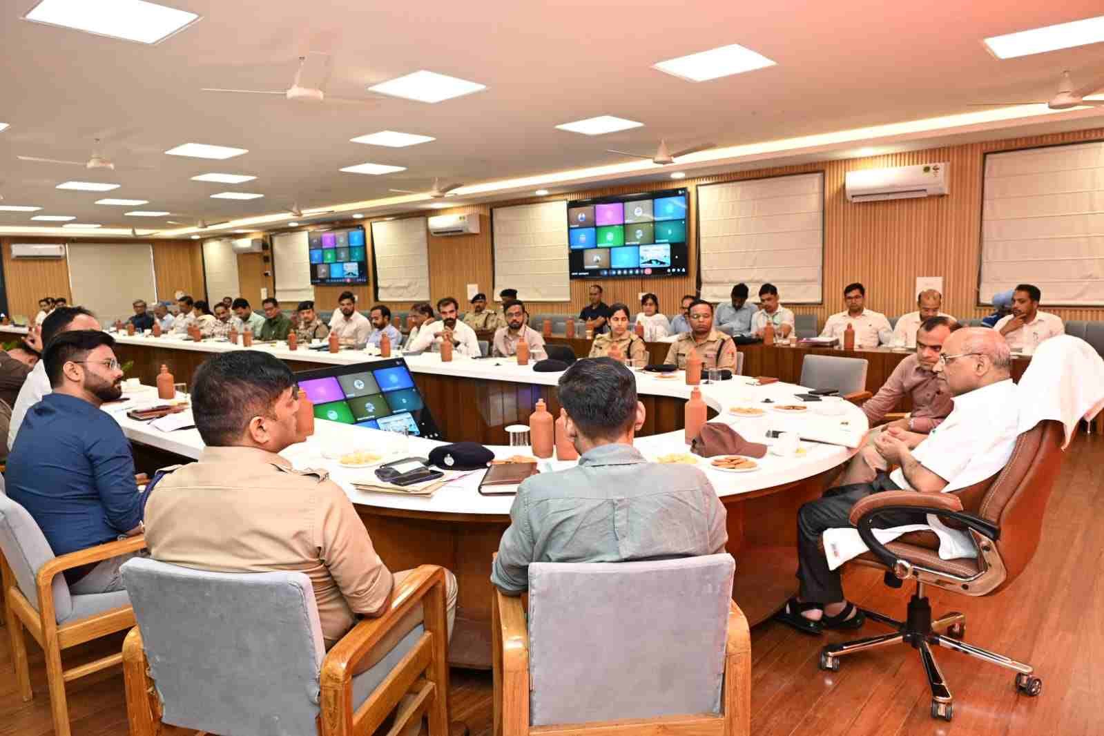 कुंभ मेला-2027 की तैयारियों की हर माह होगी समीक्षा, नोडल अधिकारियों की भूमिका होगी अहम : आयुक्त आनंद स्वरूप