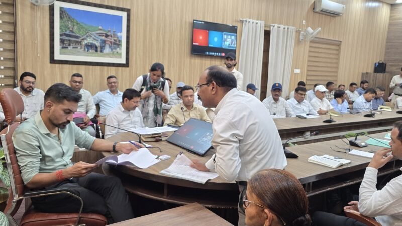बैंक ऋण, अवैध कब्जे, भरण-पोषण, स्वास्थ्य और आधारभूत सुविधाओं से जुड़ी शिकायतों पर डीएम आशीष चौहान का सख्त रुख, अधिकारियों को जवाबदेही के निर्देश