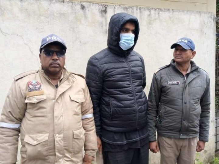 केदारनाथ में वीआईपी दर्शन के नाम पर ठगी करने वाला आरोपी गिरफ्तार, न्यायिक अभिरक्षा में भेजा गया जेल