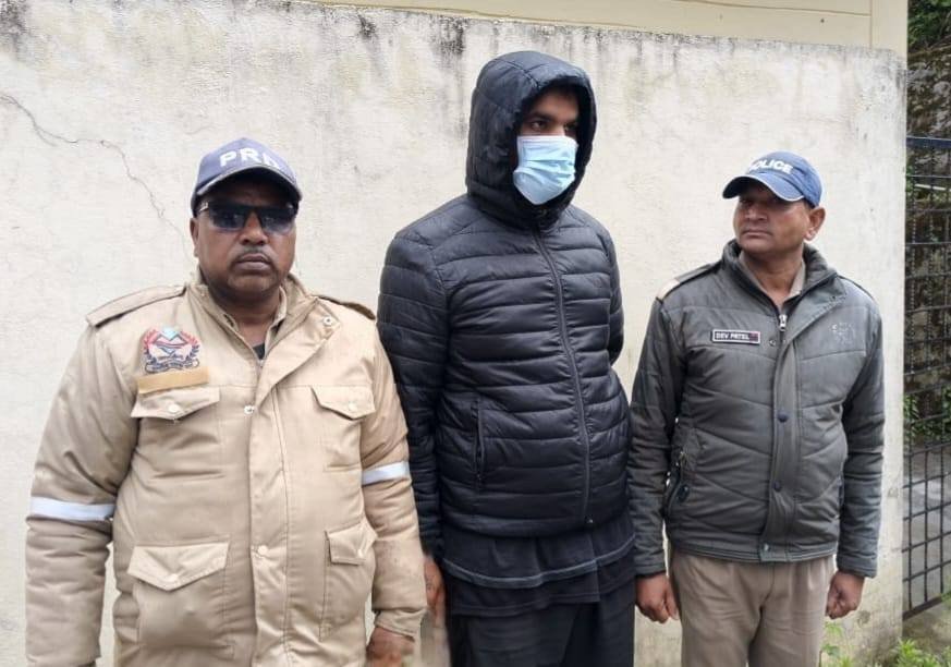 केदारनाथ में वीआईपी दर्शन के नाम पर ठगी करने वाला आरोपी गिरफ्तार, न्यायिक अभिरक्षा में भेजा गया जेल