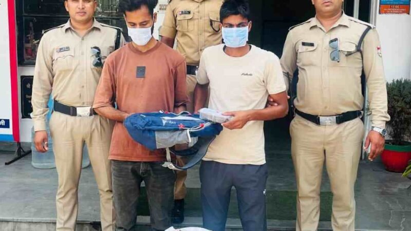 नेहरू कॉलोनी में नकबजनी का खुलासा, दो शातिर चोर गिरफ्तार; चोरी का लैपटॉप, नकदी और गैस सिलेंडर बरामद