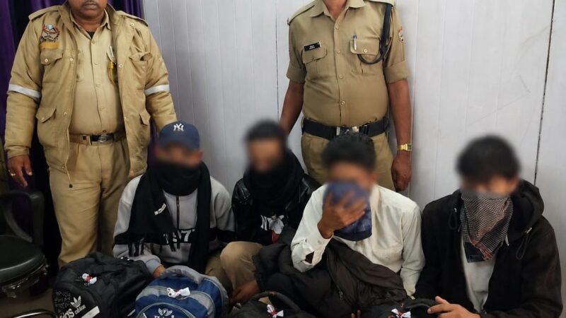 केदारनाथ यात्रा में अवैध शराब पर रुद्रप्रयाग पुलिस का शिकंजा, 70 बोतलों के साथ 4 नेपाली गिरफ्तार