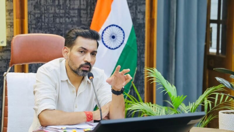 फर्जी शस्त्र लाइसेंस पर एसटीएफ का शिकंजा कसता गया, रुद्रपुर से दो आरोपी अवैध हथियारों सहित गिरफ्तार
