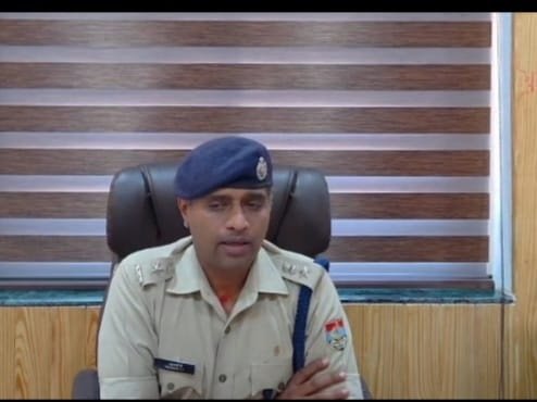 ड्यूटी पर तैनात दो पुलिसकर्मियों पर युवती से छेड़छाड़ का आरोप, एसएसपी बोले– ऐसे लोगों की जगह जेल में है