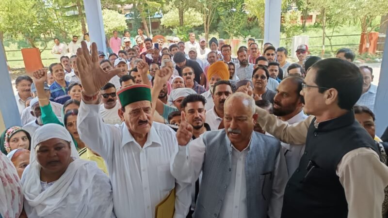 को-ऑपरेटिव बैंक भर्ती घोटाले में मंत्री की बर्खास्तगी की मांग, जन संघर्ष मोर्चा ने तहसील घेरकर सौंपा ज्ञापन