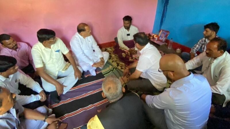 केतन लाल के परिजनों से मिले नेता प्रतिपक्ष यशपाल आर्य, बोले— दोषियों को किसी भी कीमत पर बख्शा नहीं जाएगा