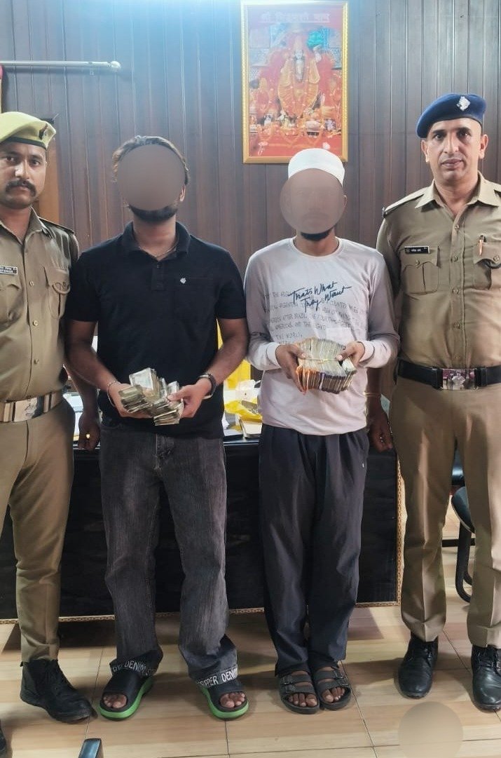 कोटद्वार पुलिस की मुस्तैदी से लौटी चार लाख रुपये की खोई रकम, फरियादियों के चेहरे पर आई मुस्कान