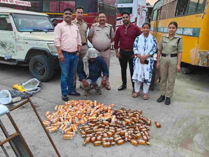 टिहरी बस अड्डे के पास आबकारी विभाग की बड़ी कार्रवाई, साढ़े चार पेटी अवैध शराब बरामद