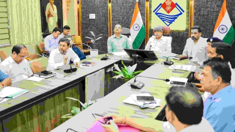 मानसून से पहले अलर्ट मोड में देहरादून, प्रमुख सचिव ने आपदा तैयारियों की समीक्षा की