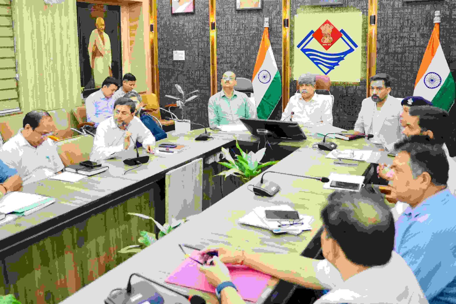 मानसून से पहले अलर्ट मोड में देहरादून, प्रमुख सचिव ने आपदा तैयारियों की समीक्षा की