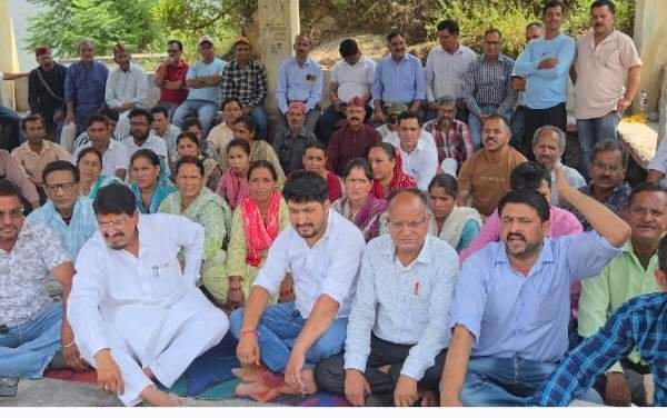 रामगाँव-बौर पंचायत भूमि की नीलामी के विरोध में एकजुट हुए जनप्रतिनिधि, भूख हड़ताल और आंदोलन की चेतावनी