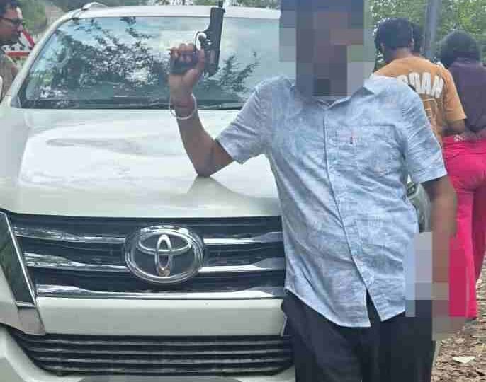 पिस्टल का शो-ऑफ पड़ा भारी, गोली चलने से युवक घायल; आरोपी गिरफ्तार