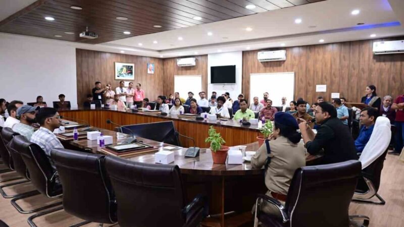पीसीएस में चयनित अधिकारियों का हुआ सम्मान, युवाओं को बताए सफलता के मंत्र