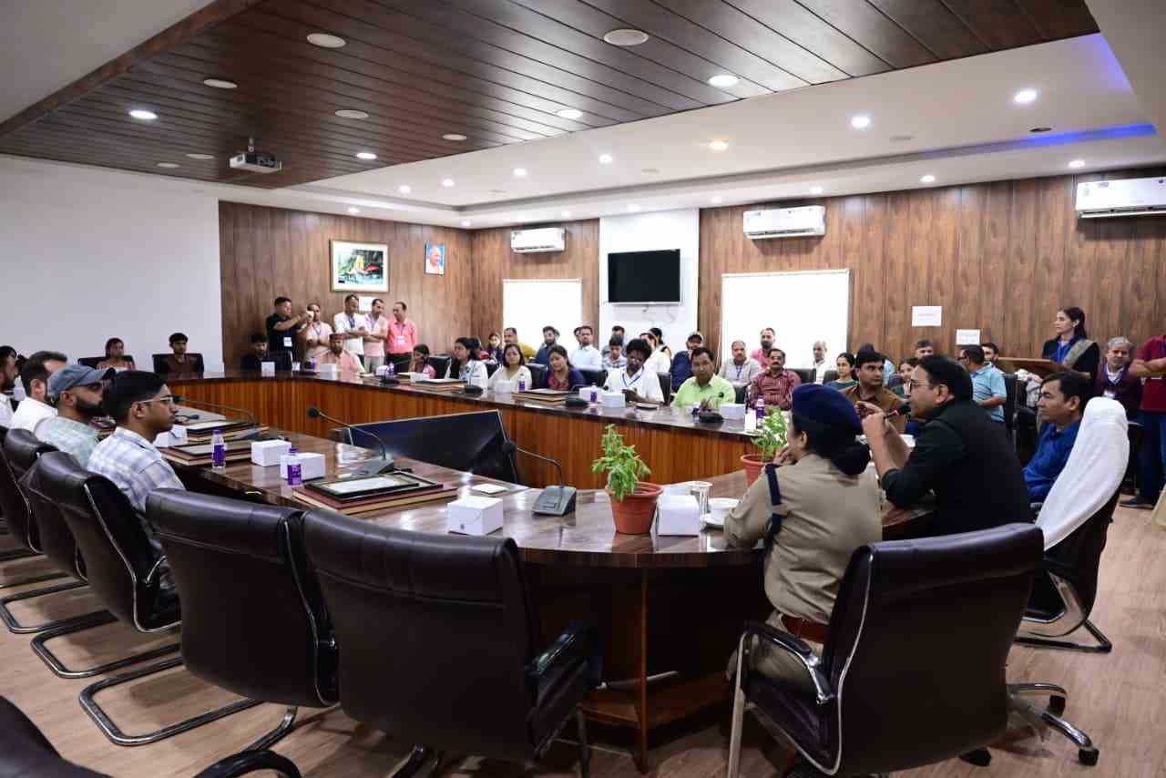 पीसीएस में चयनित अधिकारियों का हुआ सम्मान, युवाओं को बताए सफलता के मंत्र