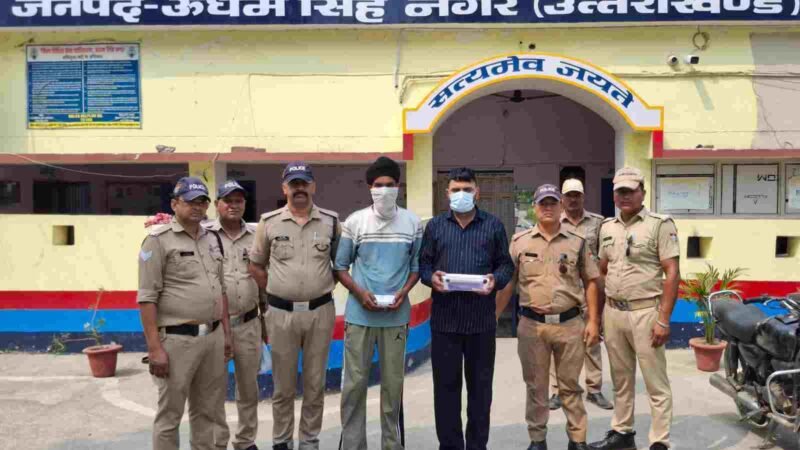 डम्पर चालकों को तमंचे के बल पर बनाते थे निशाना, पुलिस ने अवैध हथियार, नकदी और आई-20 कार बरामद की