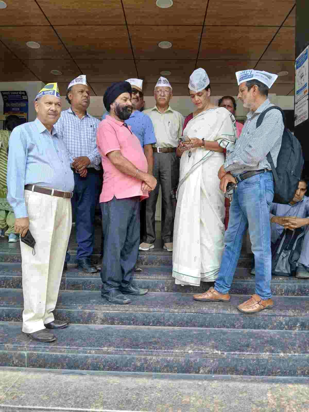 दून अस्पताल की बदहाल व्यवस्था पर AAP का हमला, स्वास्थ्य सुविधाओं को लेकर सरकार को घेरा