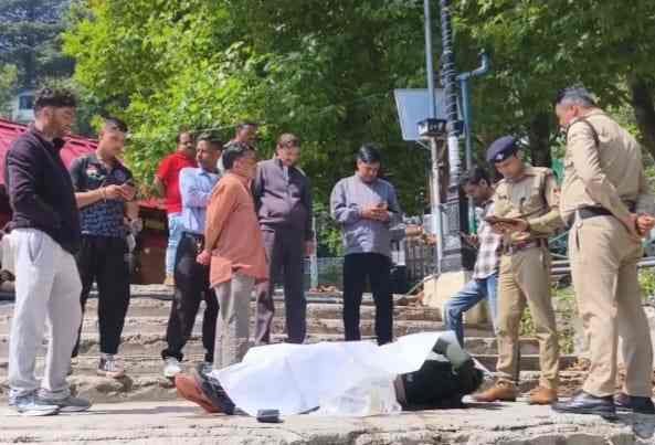 नैनी झील में मिला 45 वर्षीय युवक का शव, पुलिस जांच में जुटी