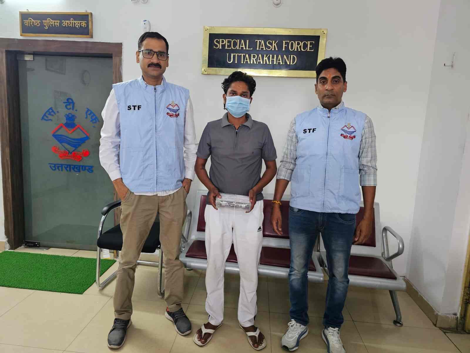 एसटीएफ का ट्रामाडोल तस्करी नेटवर्क पर बड़ा प्रहार, 77 पेटियों की अवैध सप्लाई का खुलासा, एक और आरोपी गिरफ्तार