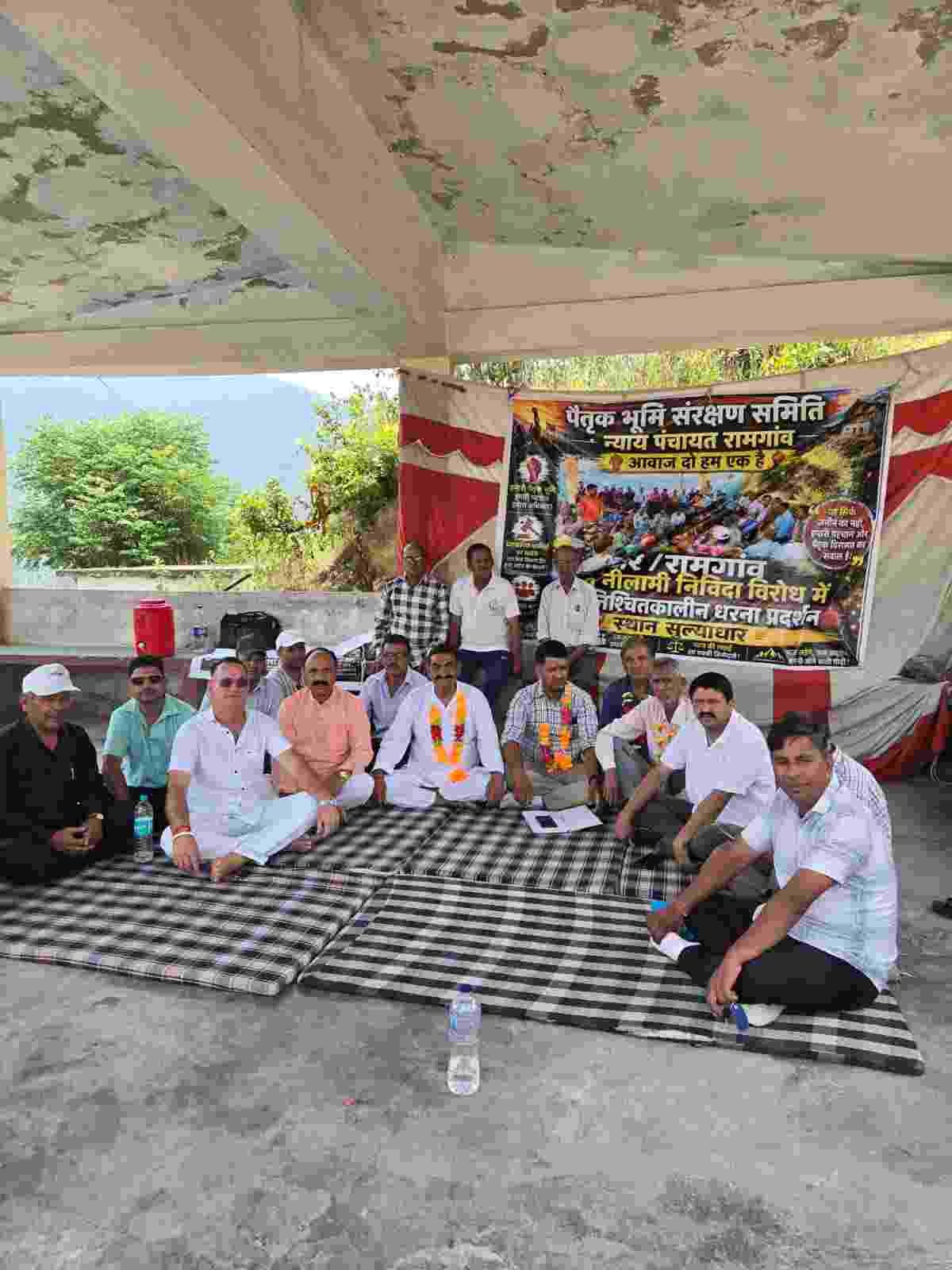 राष्ट्र भूमि संगठन का धरना चौथे दिन भी जारी, स्थानीय संसाधनों की बिक्री का विरोध तेज