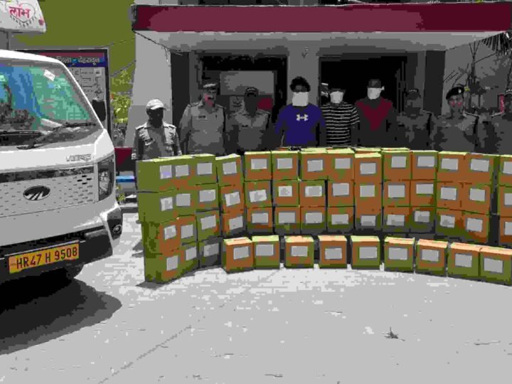 दून पुलिस की बड़ी कार्रवाई, 120 पेटी अवैध अंग्रेजी शराब के साथ तीन तस्कर गिरफ्तार