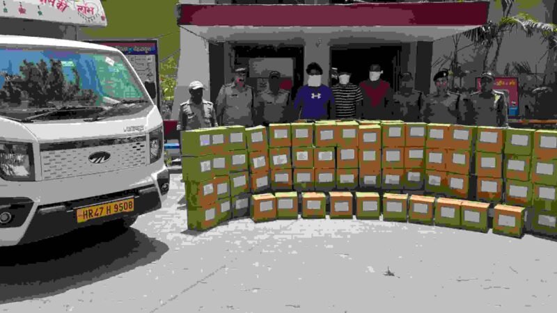 दून पुलिस की बड़ी कार्रवाई, 120 पेटी अवैध अंग्रेजी शराब के साथ तीन तस्कर गिरफ्तार