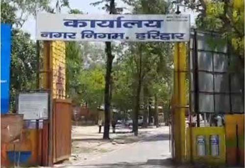 कूड़ा परिवहन में लापरवाही पर नगर निगम सख्त, एजेंसी पर ₹25 हजार का जुर्माना