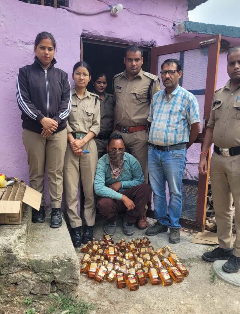 रुद्रप्रयाग सतेराखाल में आबकारी विभाग का बड़ा छापा, भारी मात्रा में अवैध शराब बरामद
